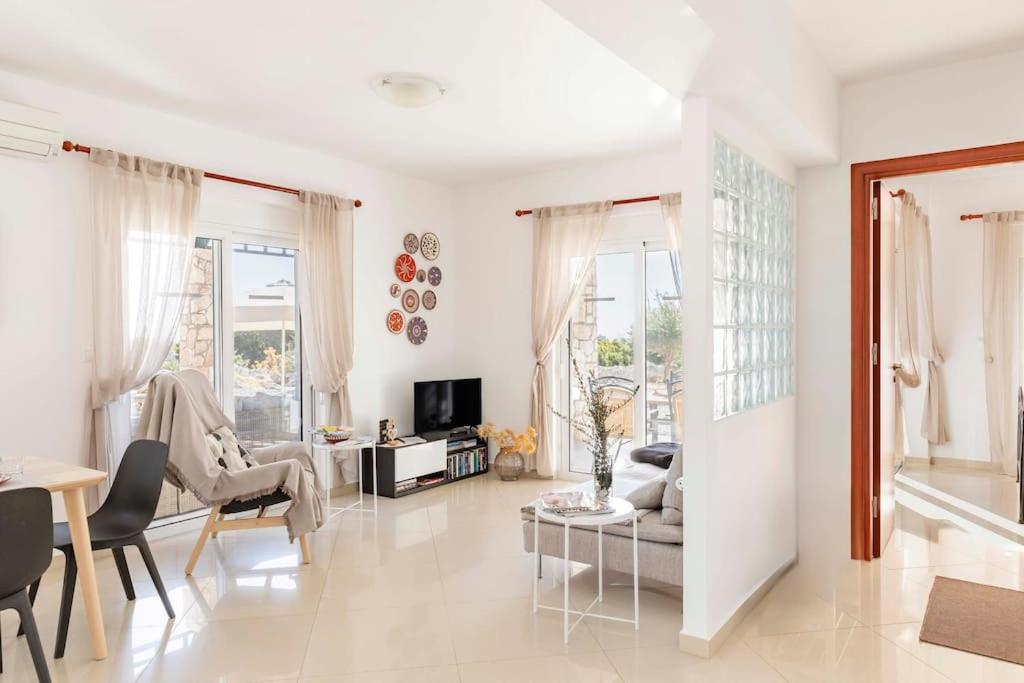 Katherina - Tsambika View Vila *